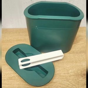 Tupperware Forest Green Ice Bucket w/ White Tongs & Lid Oval Insulated  2444-B1